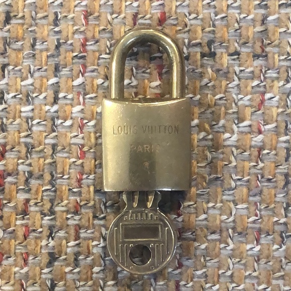 Vintage LV Louis Vuitton Padlock Lock & Key 205 - Picture 6 of 13